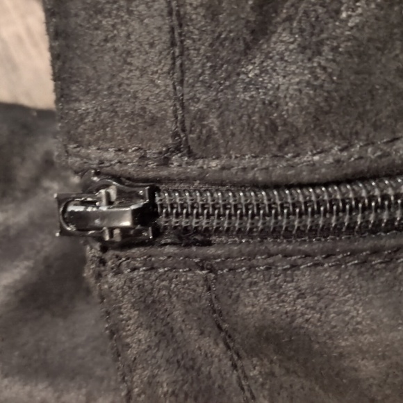 Boots - Picture 4 of 4